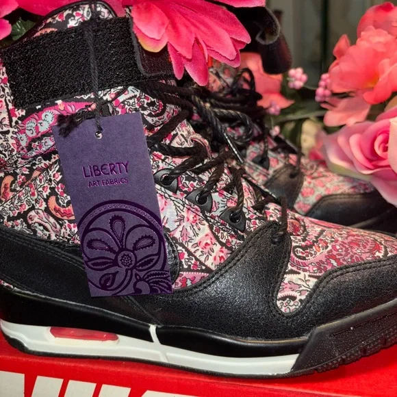 Nike Women’s Sneakers - Picture 6 of 14